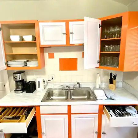 La Naranja Retreat - Cozy Duplex Near Downtown With Parking, 300 Mb Wifi & Self Check In Villa Cleveland Exterior photo